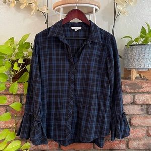 Beachlunchlounge black and blue flannel top with decorative sleeves